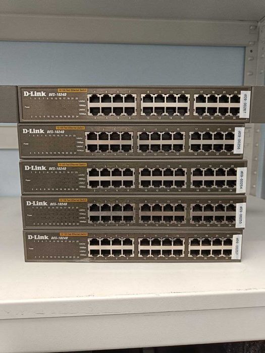 D-Link DES-1024D! Залишився лише один