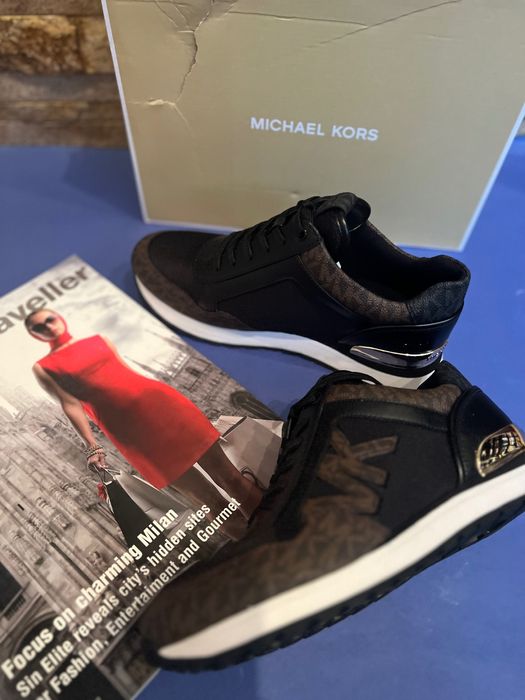 Оригінальні кросівки Michael Kors розмір 8