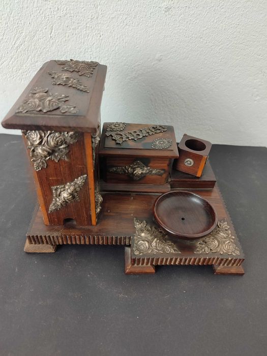 Caixa em madeira e prata