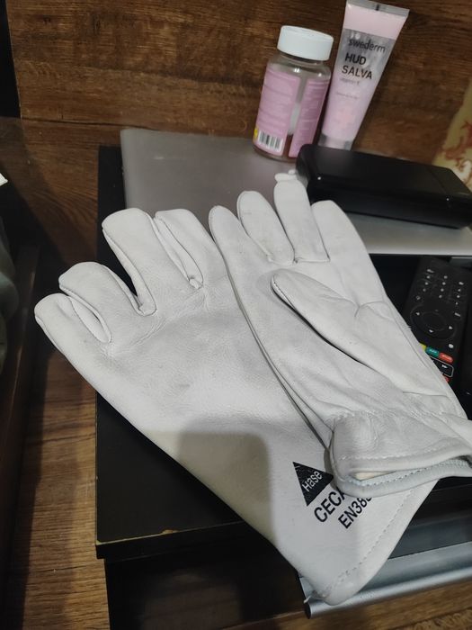 Кожаные перчатки для работ