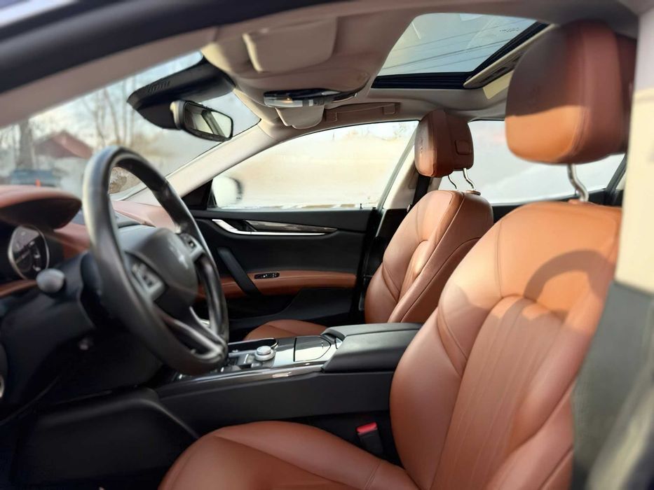 Maserati Ghibli      2021