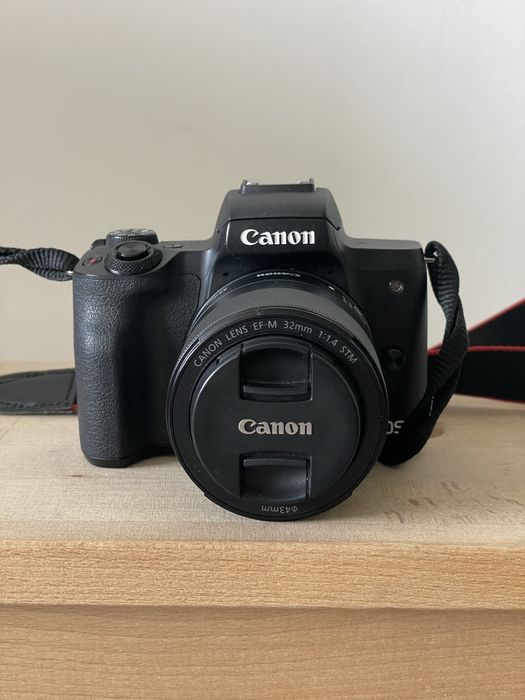 Máquina Fotográfica CANON EOS M50 Mark II + EF-M 15-45 (APS-C)