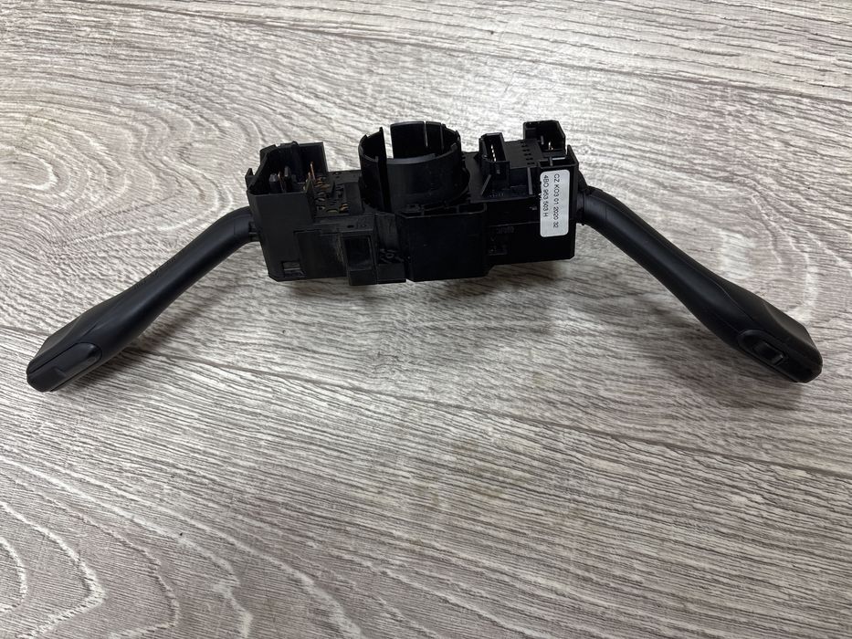 Підрульові перемикачі світла, двірників, поворотів Skoda Octavia