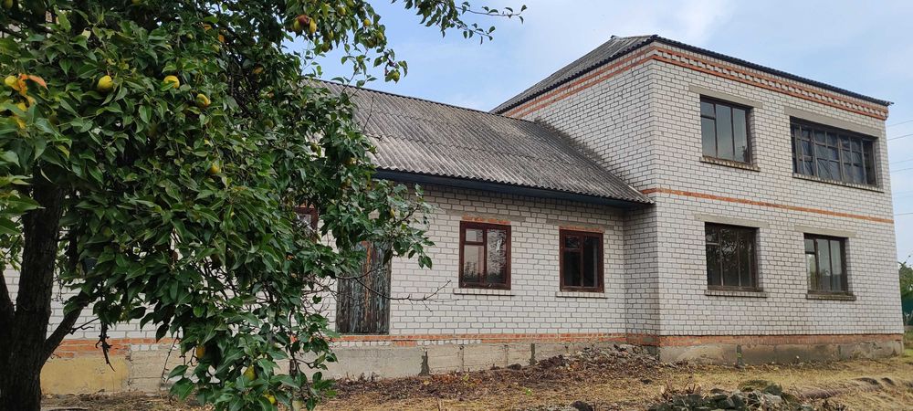 Продам Будинок із білої цегли в с. Погреби  . 20000 дол США