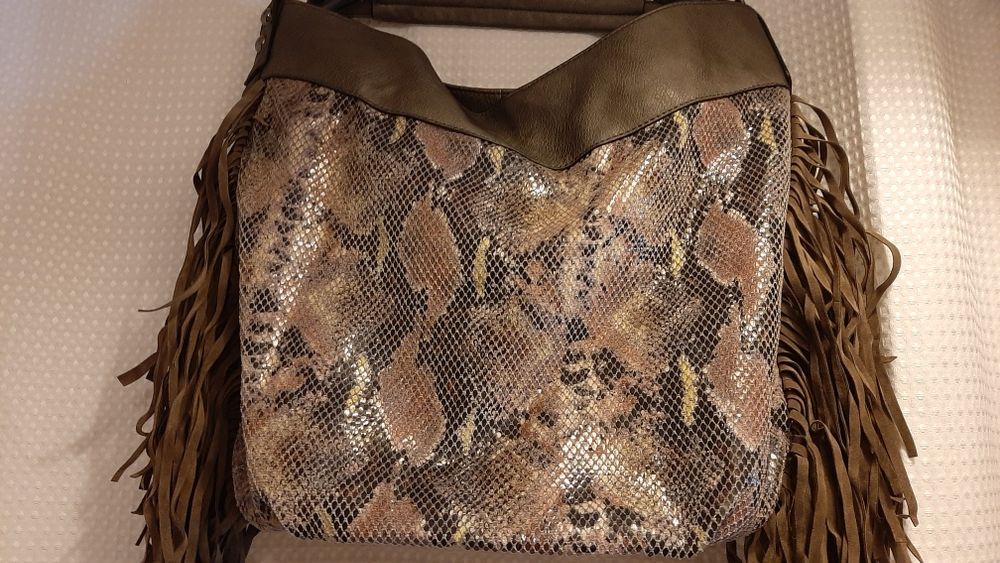 Malas senhora  uma  preta  outra beije  , novas