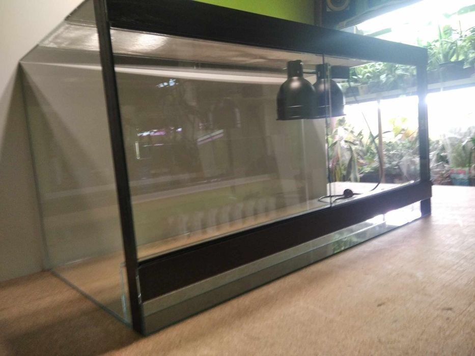 Террариум большого размера.90*45*45