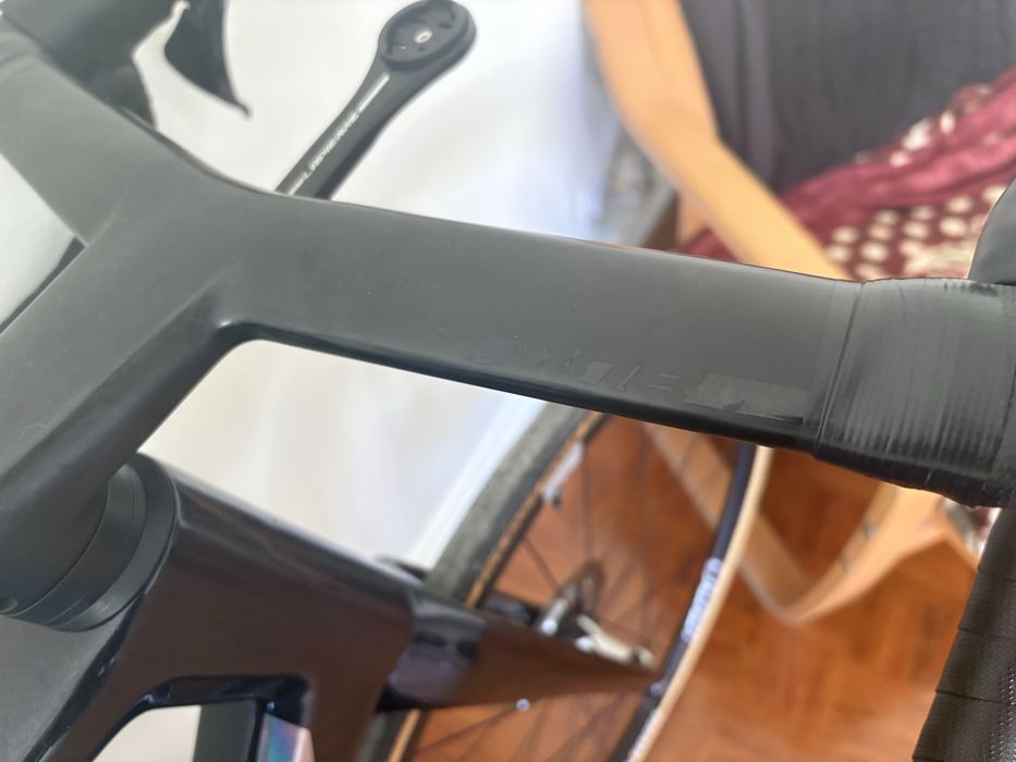 Guiador Integrado Carbono - 44 cm