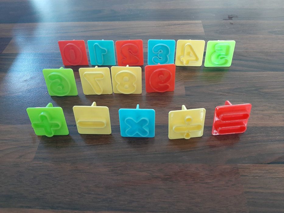 Ciastolina Play Doh foremki dentysta weterynarz literki cyferki