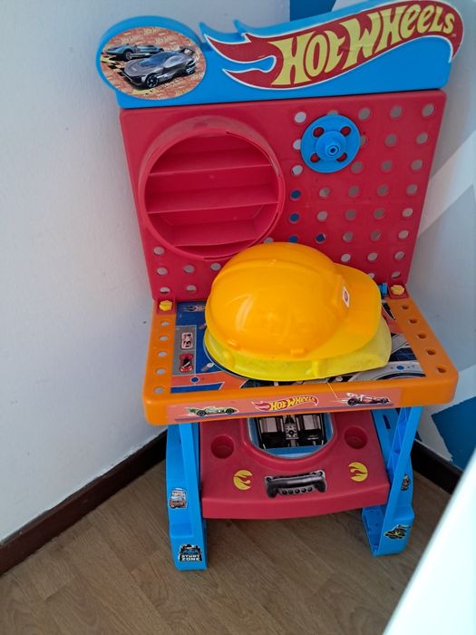 Mesa de ferramenta de criança

Quinta do conde