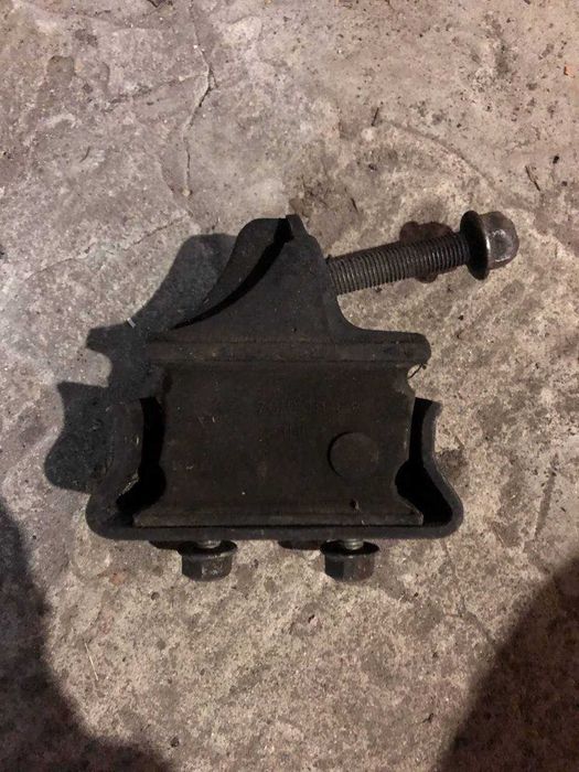 Подушка двигуна Mercedes Sprinter / Volkswagen LT