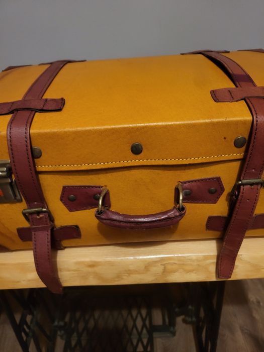 Azjatycka  skorzana walizka