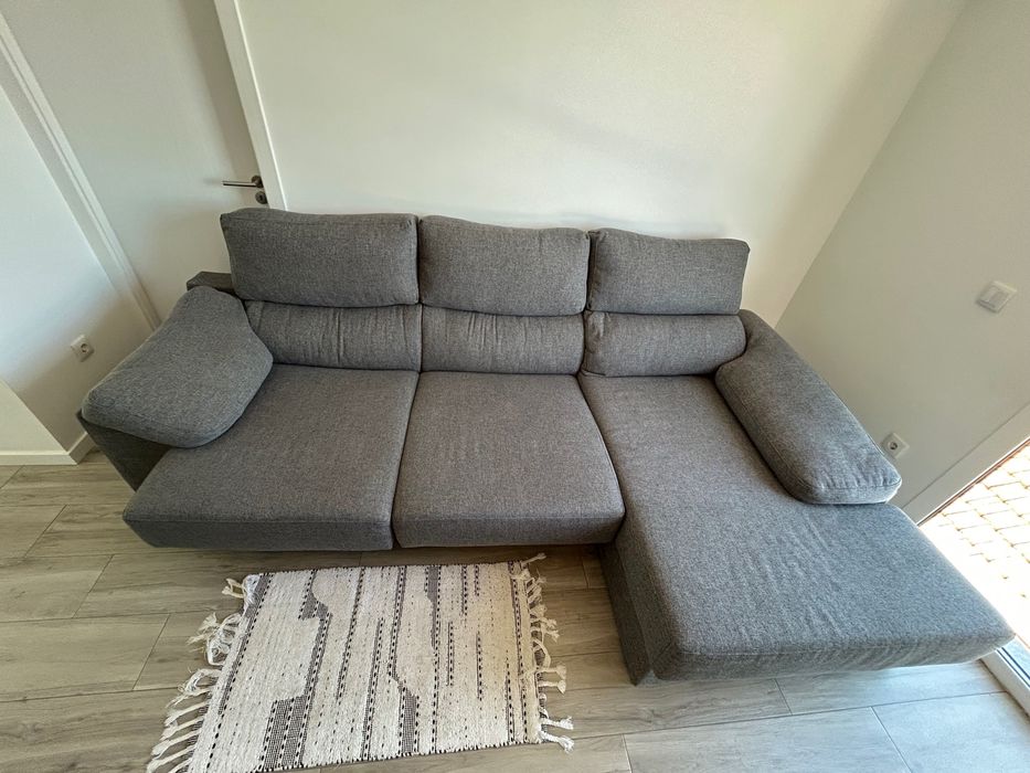 Sofá retrátil novo