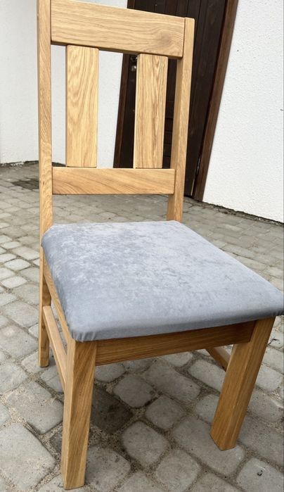 Дубовий стіл та стільці