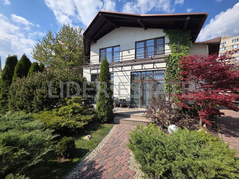 Продаж будинку 5 кімн в Ужгороді, 390 м², 8.5 сот.