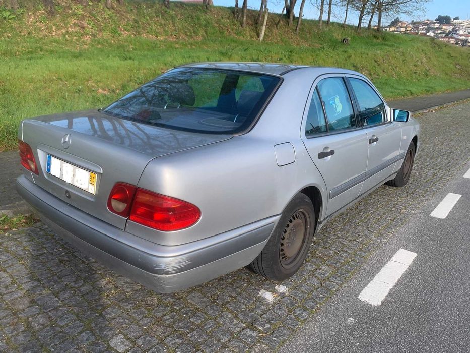 Mercedes-Benz Classe E 220d (1995)