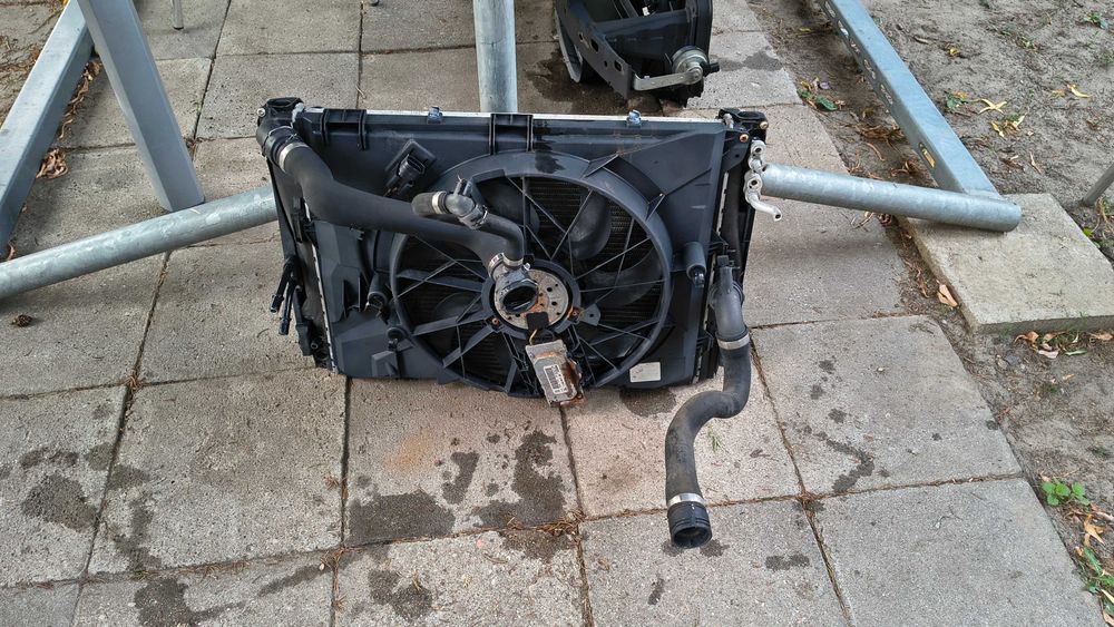 Bmw 1 E87 E81 e90 e91 1.6 2.0 Benzyna Komplet chłodnic + wentylator