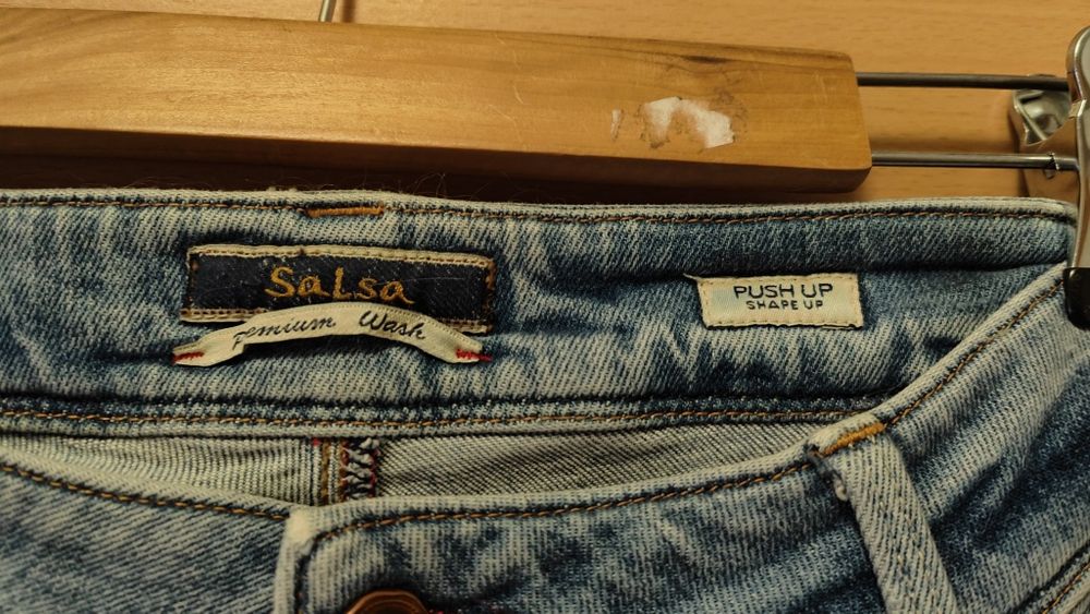 Calças de ganga marca Salsa.