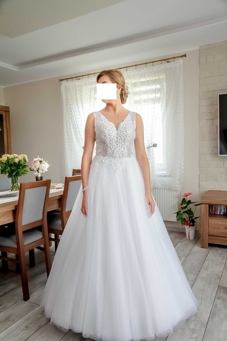 Śnieżnobiała suknia ślubna