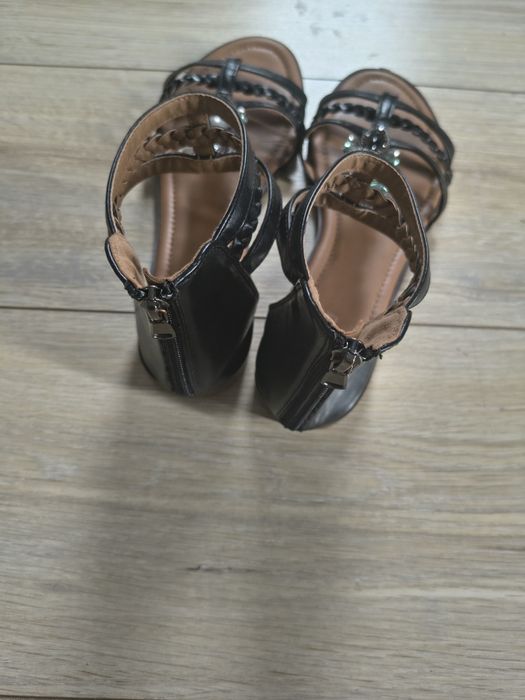 Nowe sandały Garceland