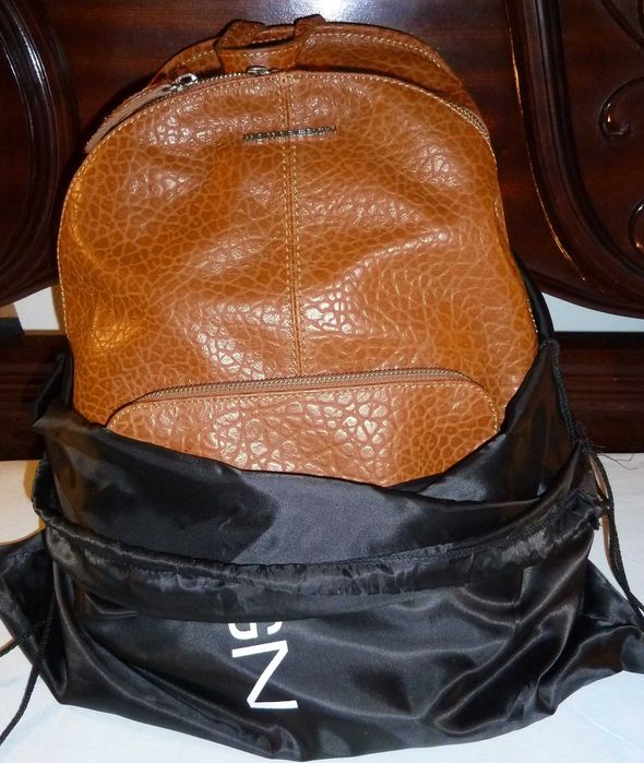 Mochilas italianas novas em pele Momo Design - SALDO
