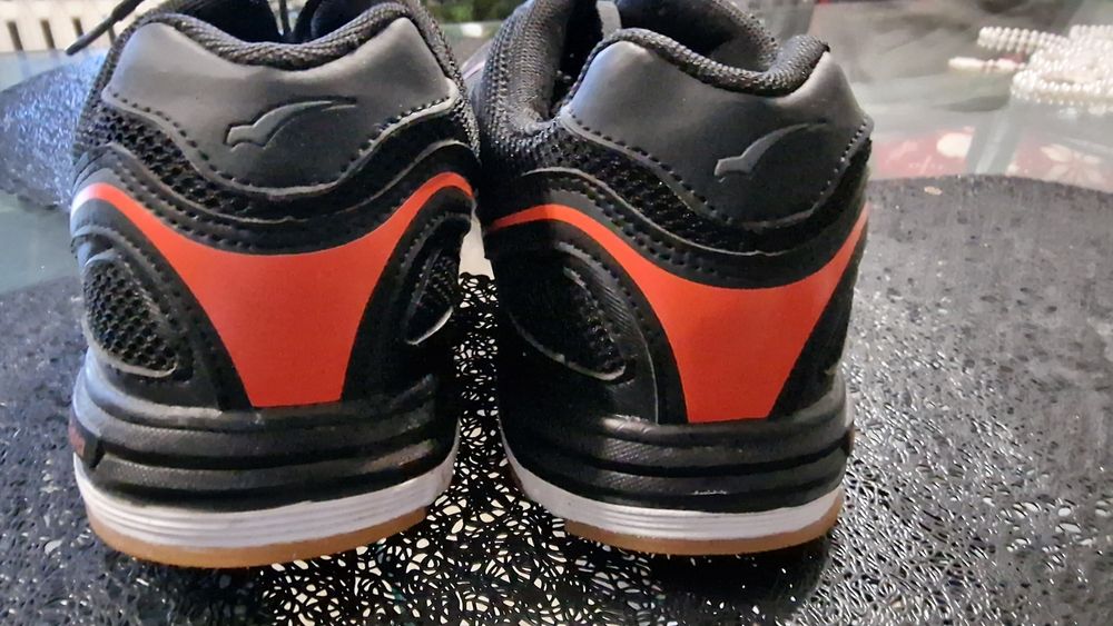 Bagheera piękne halówki R44 28cm