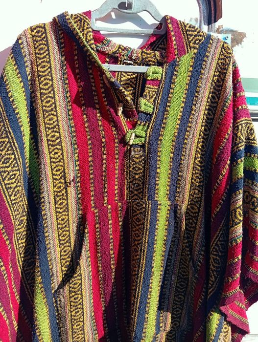 Poncho hippie étnico vintage em tecido grosso
