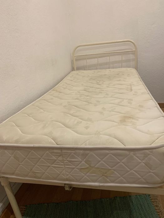 Colchão solteiro com cama