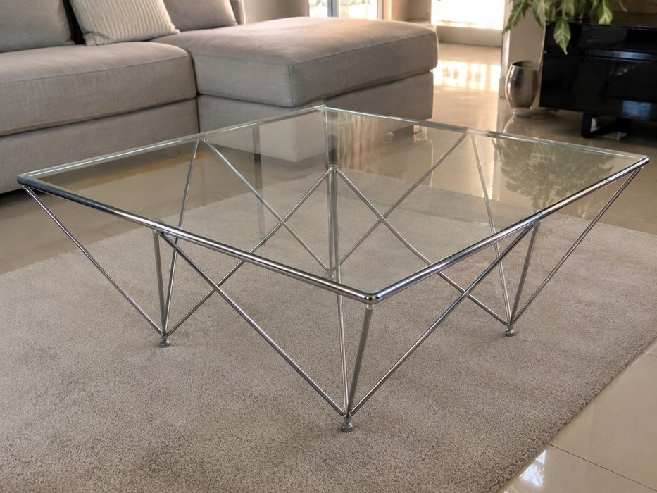 Mesa de centro "ALANDA"
dimensões: 36 x 100 x 100 cm. : 36 x 100 x 100 cm.