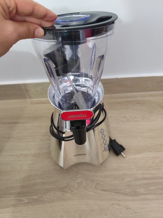 Liquidificador Kenwood com torneira
