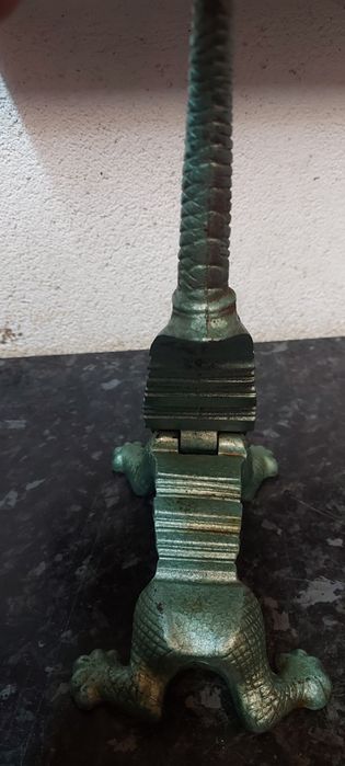 Prensa para rolhas de frascos de farmácia em forma de Jacaré