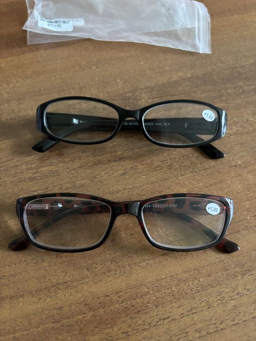 Окуляри жіночі 1+.