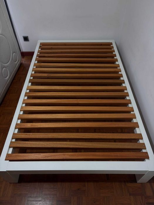 Cama em Madeira de Carpintaria