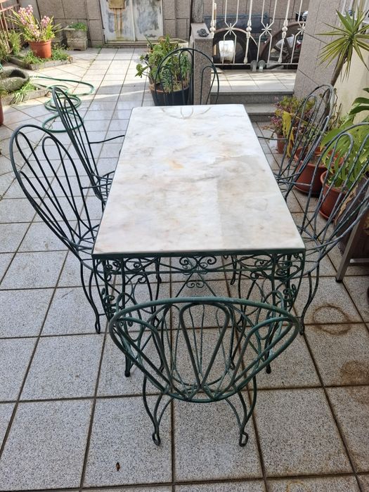 Mesa em ferro forjado com 6 cadeiras