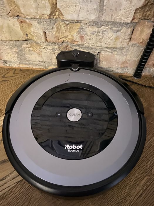 робот пилосмок iRobot Roomba e6 чорний