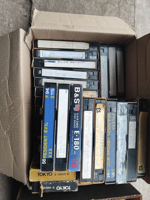 Sprzedam używane kasty VHS