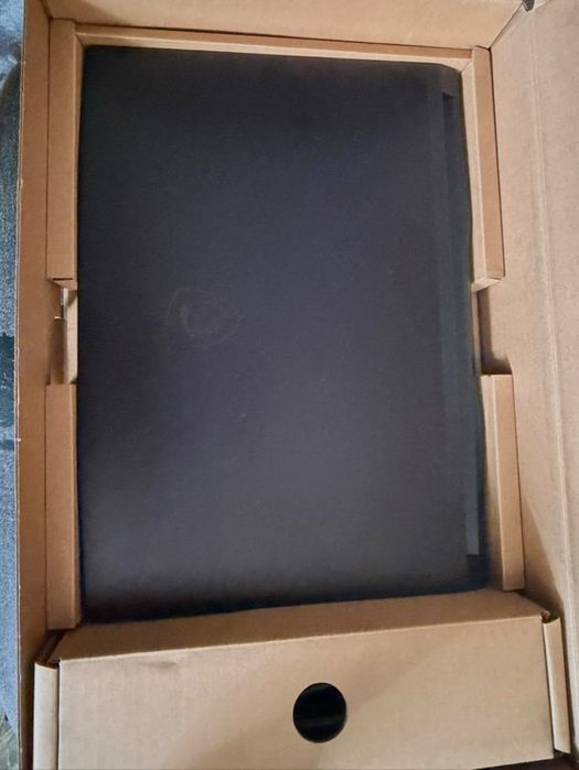 Laptop MSI CreatorPro M16