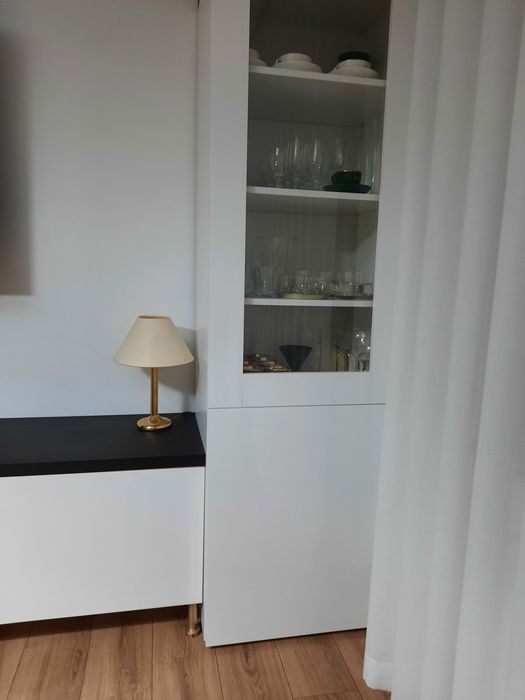 Piękna biała witryna