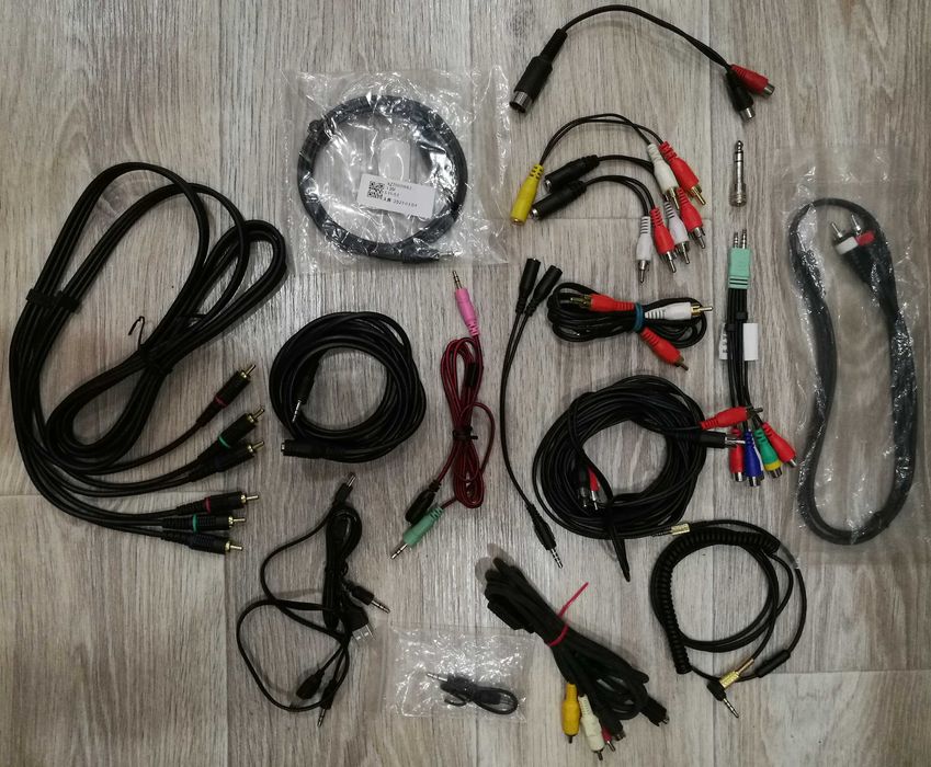 Кабелі (перехідники / подовжувачі / конектори / розгалужувачі)