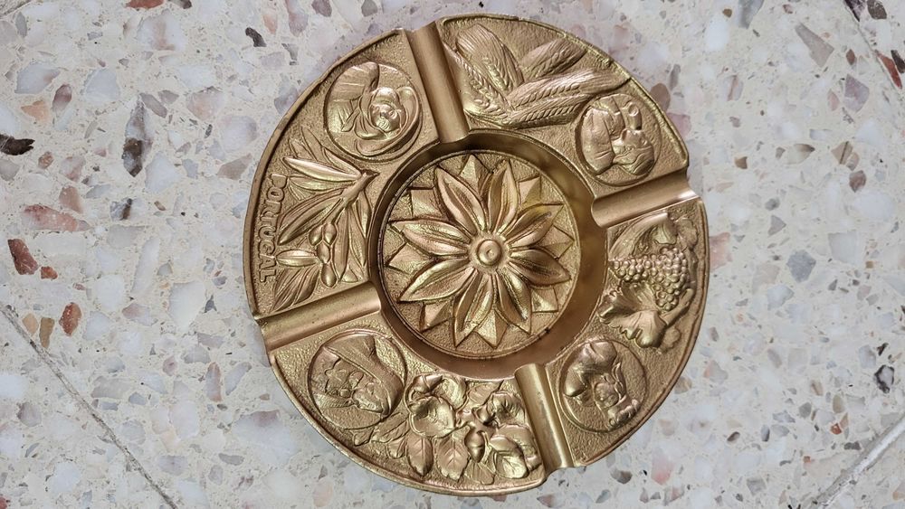 Artigos decorativos diversos para exposição