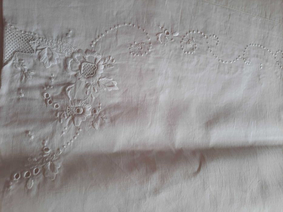 Lençol e fronhas antigos bordados