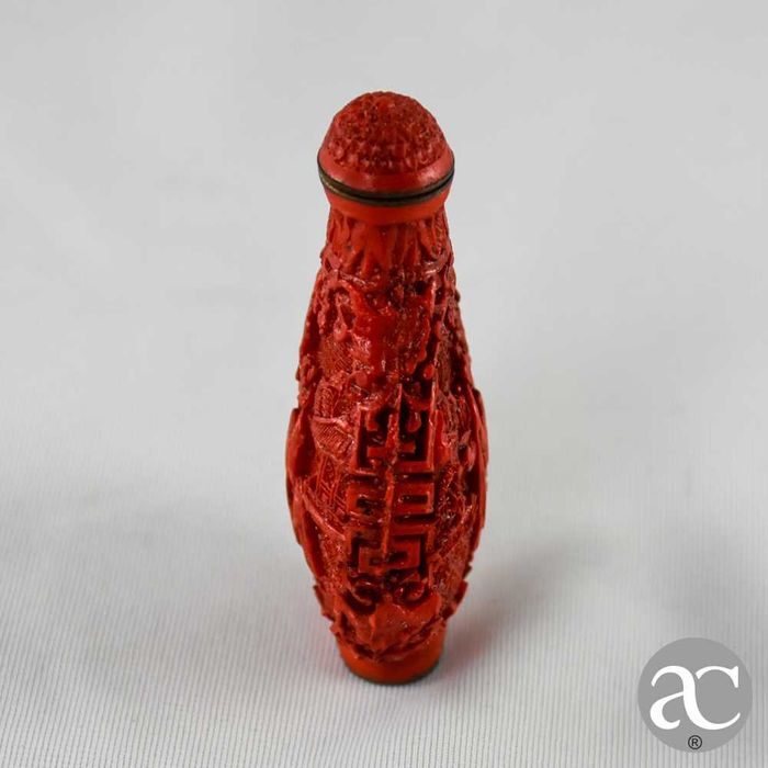 Frasco de Rapé (snuff bottle) laca Cinnabar e metal, 1ª metade séc. XX