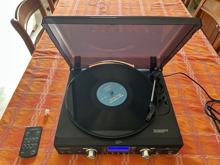 Sistema compacto gira-discos, leitor/gravador mp3, radio FM