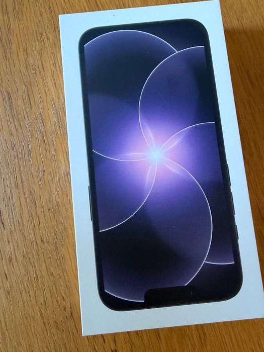 IPhone 17e novo. Comprado em março de 2026 em estado imaculado.