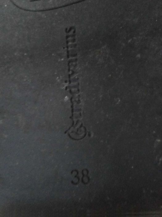 Botas pele Stradivarius Pretas rasas chuva pérolas