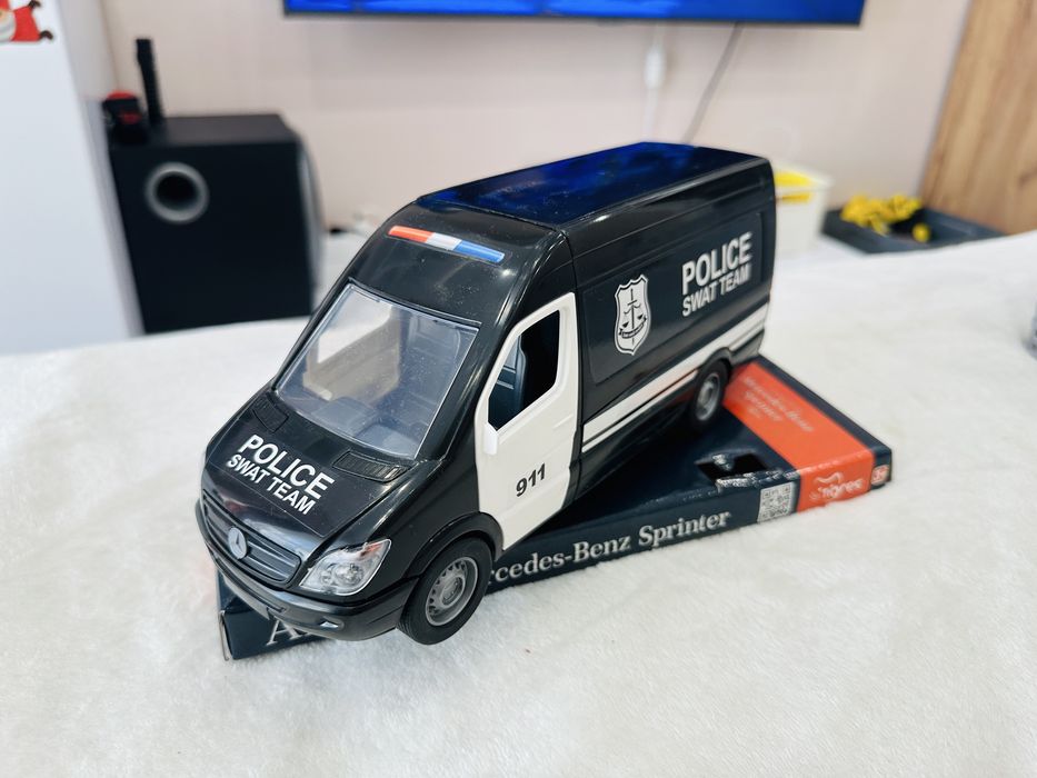 Машина Mercedes-Benz Sprinter Поліція