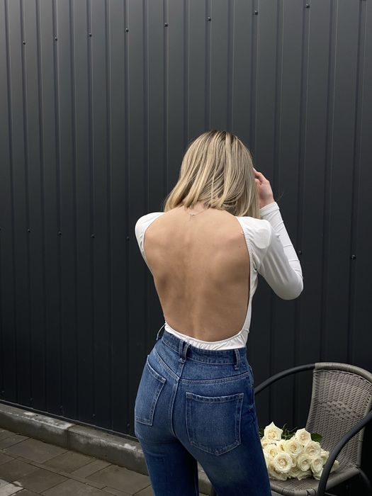 Боді з відкритою спиною