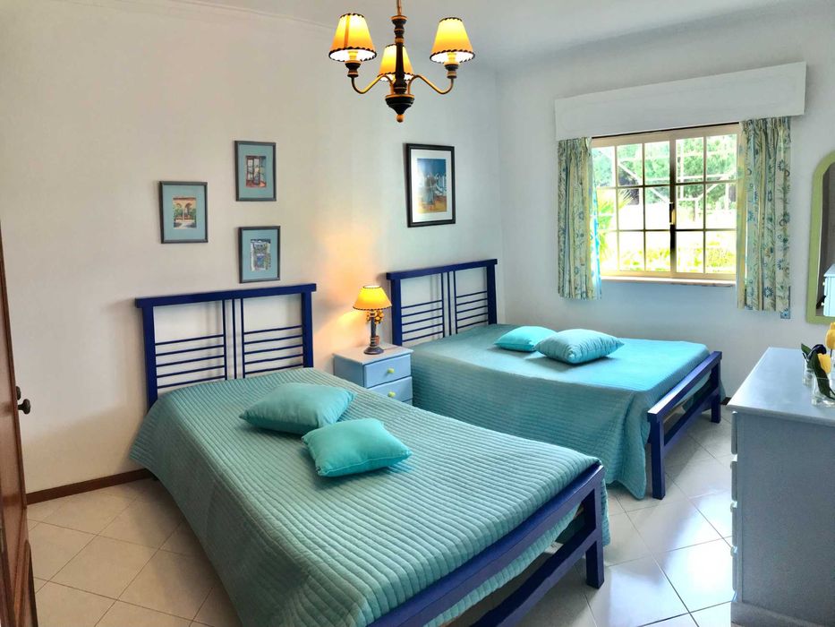 T2 Vilamoura - Excelente. Até 6 pessoas, zona privilegiada, WIFI. Jardim e piscina. Desde 550€/semana