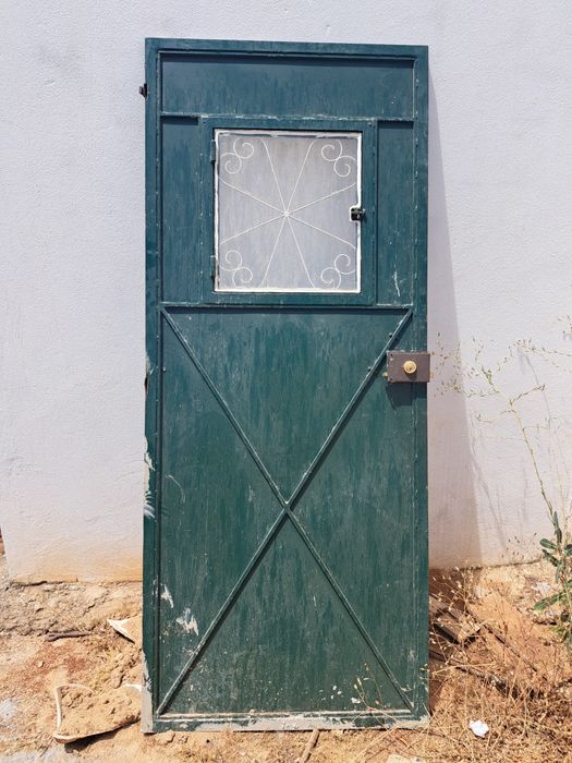 Porta antiga em ferro