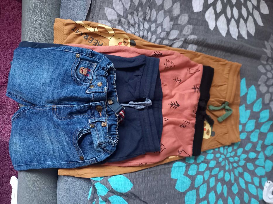 Spodnie chlopiece w rozmiarze 98