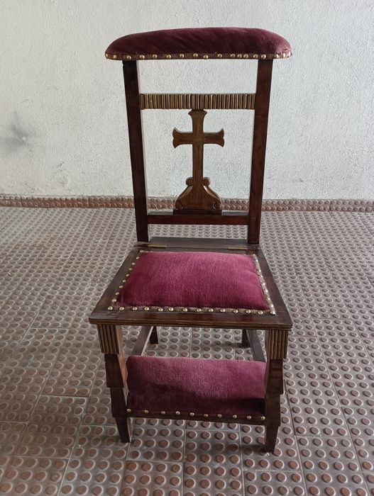 Cadeira de reza completamente remodelada